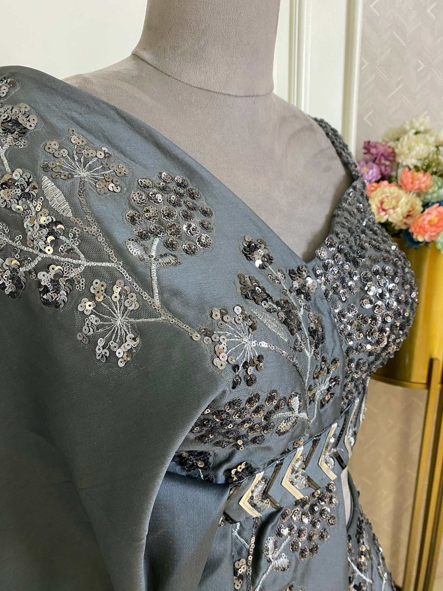 ELEGANT DARK GREY TISSUE DRESS WITH SEQUENCE AND THREAD EMBELLISHMENTS