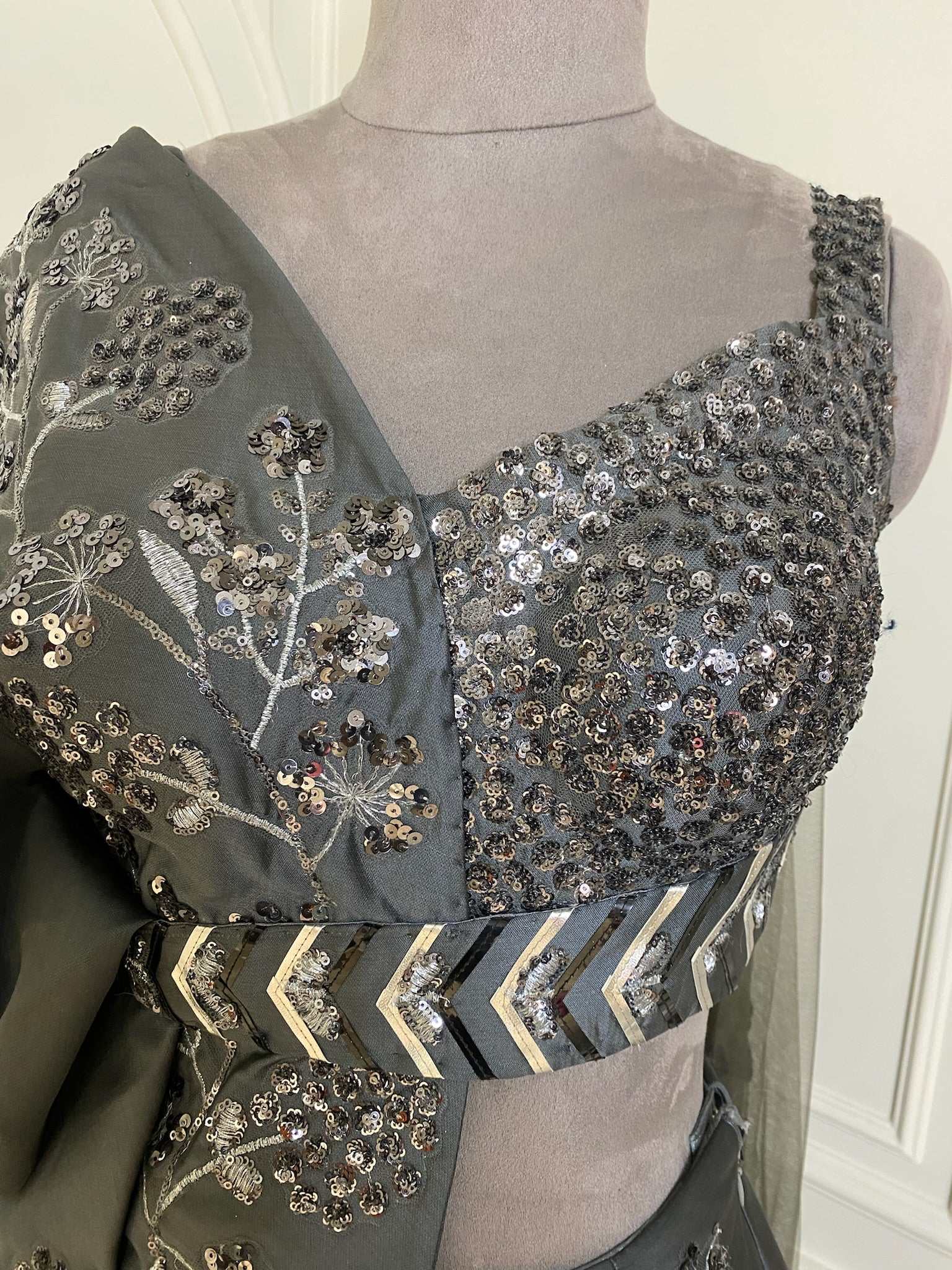 ELEGANT DARK GREY TISSUE DRESS WITH SEQUENCE AND THREAD EMBELLISHMENTS