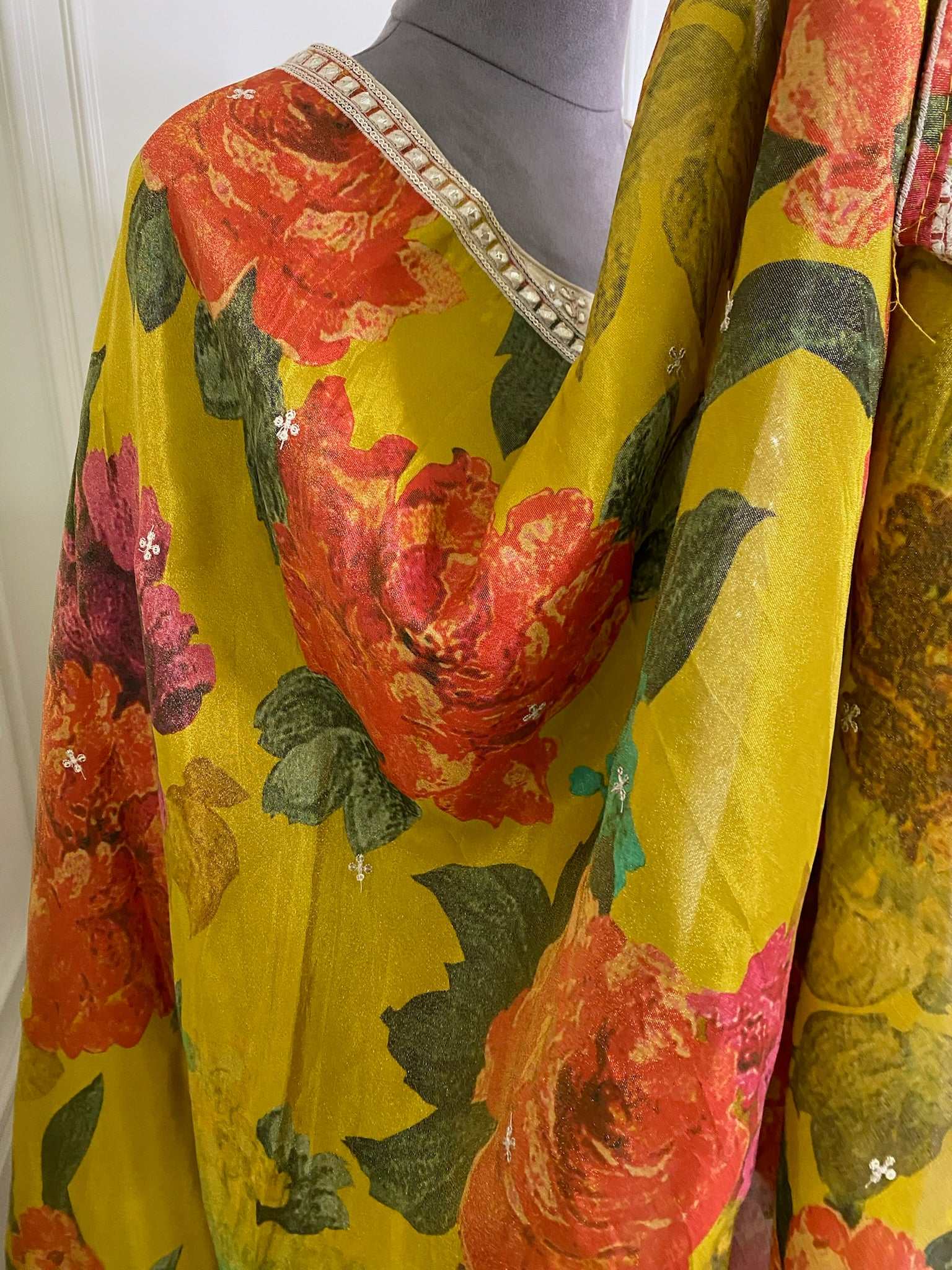 Chic Off-White Skirt Set with Floral Dupatta