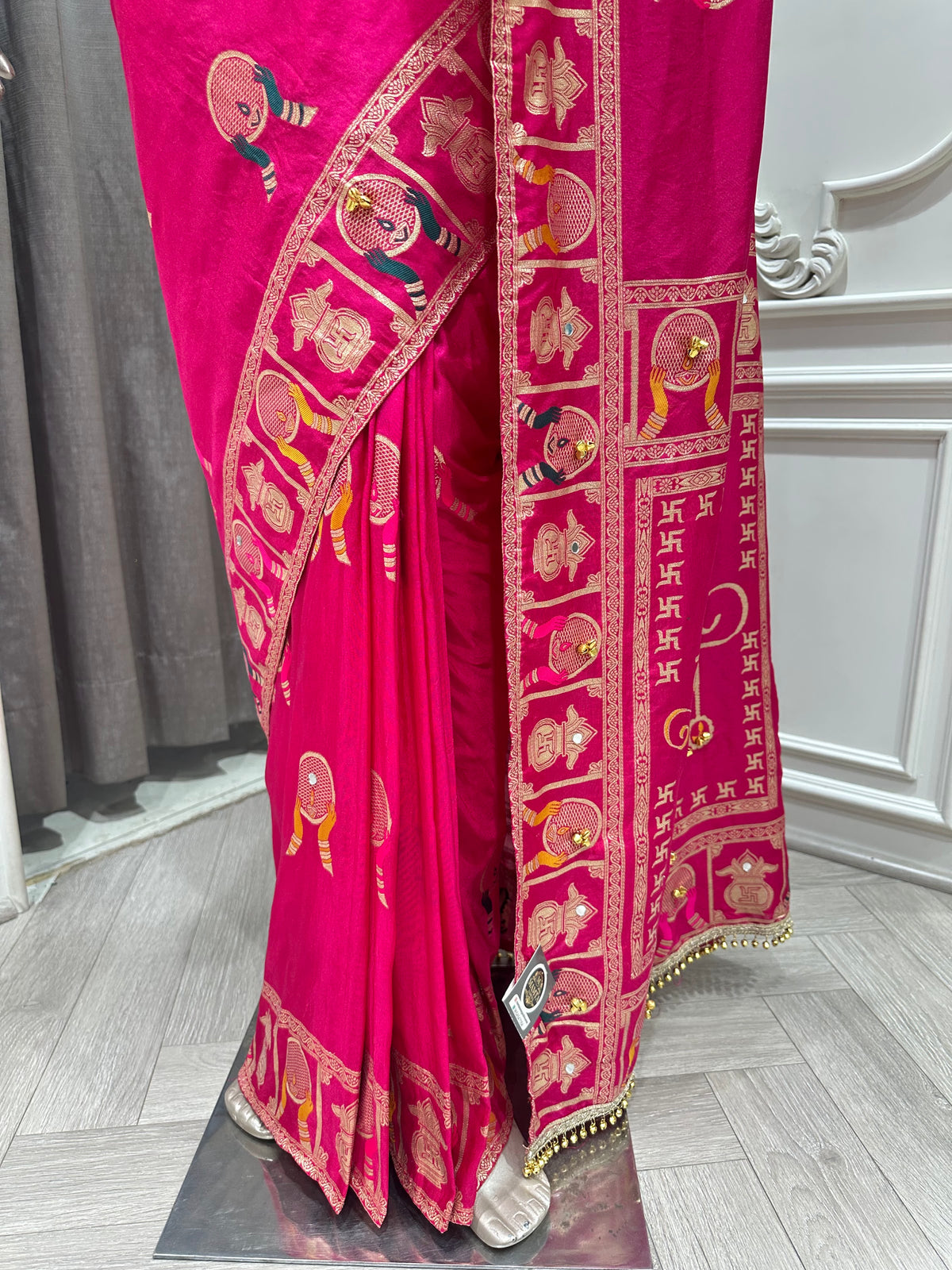 pink saree by Mamta Saree - border motif close-up