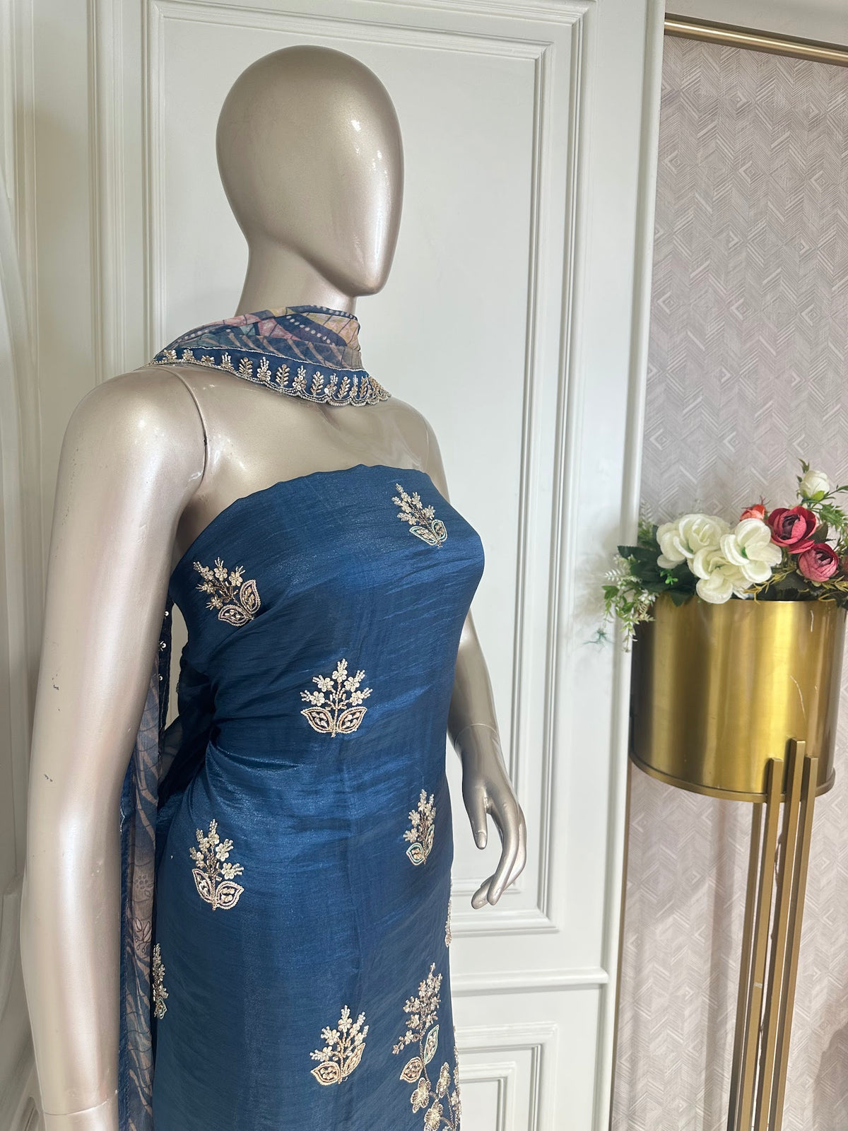 Navy Floral Embroidered Suit Set - side