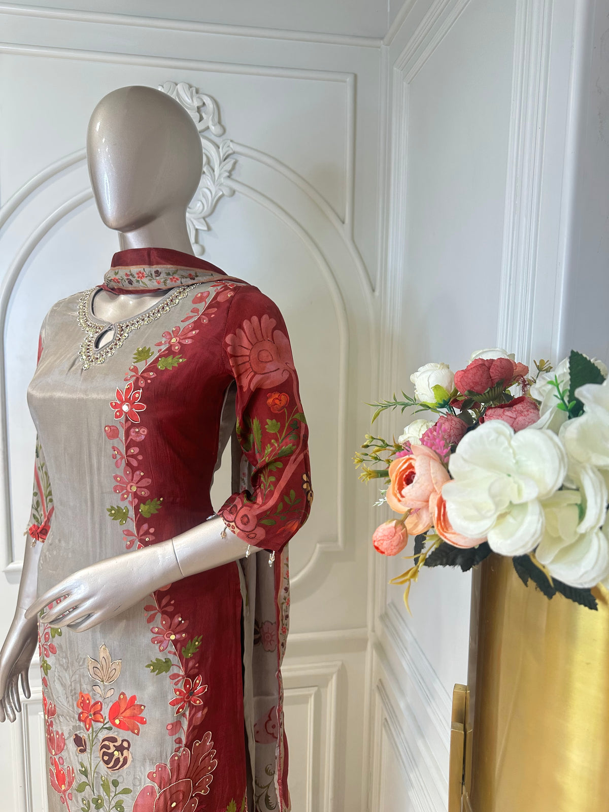 ivory suit set by Mamta Saree - dupatta detail