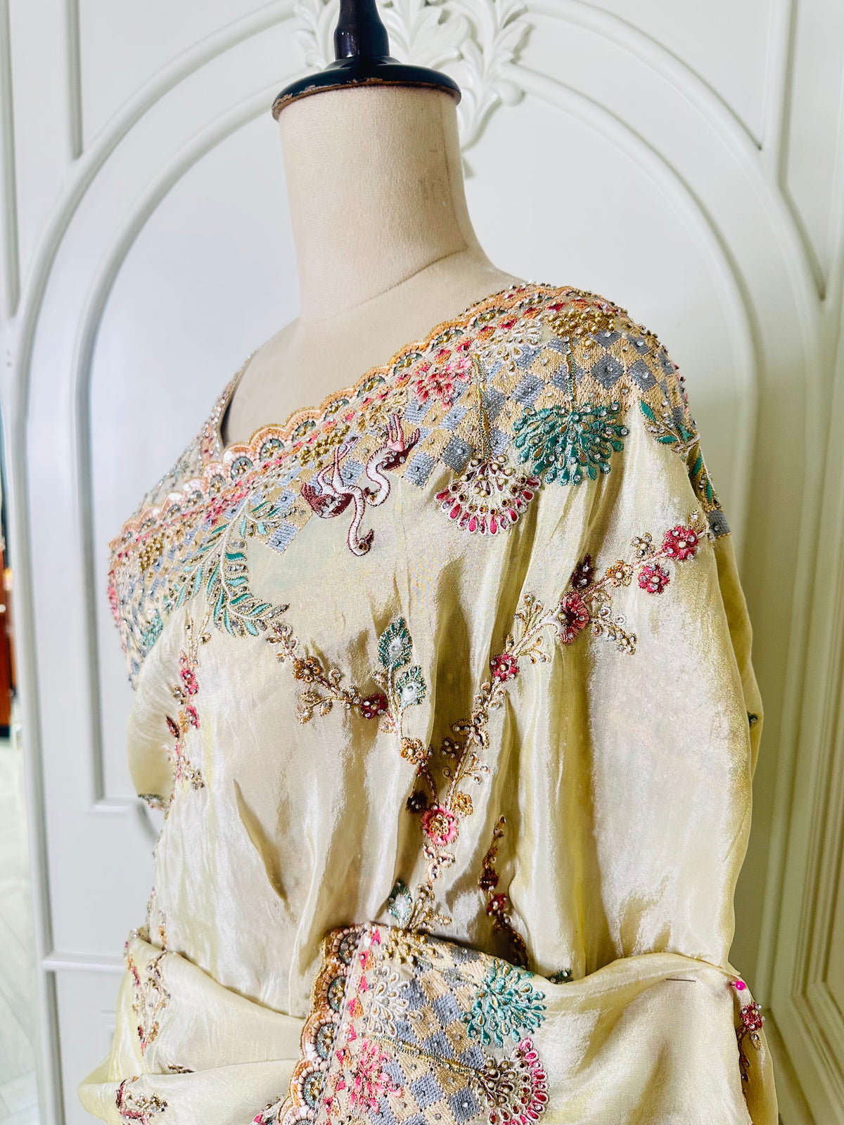 golden saree by Mamta Saree - border detail