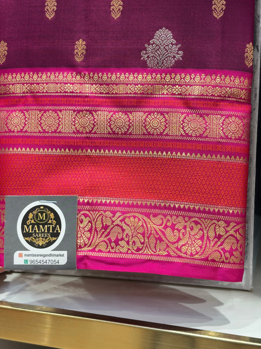 magenta saree by Mamta Saree - border detail