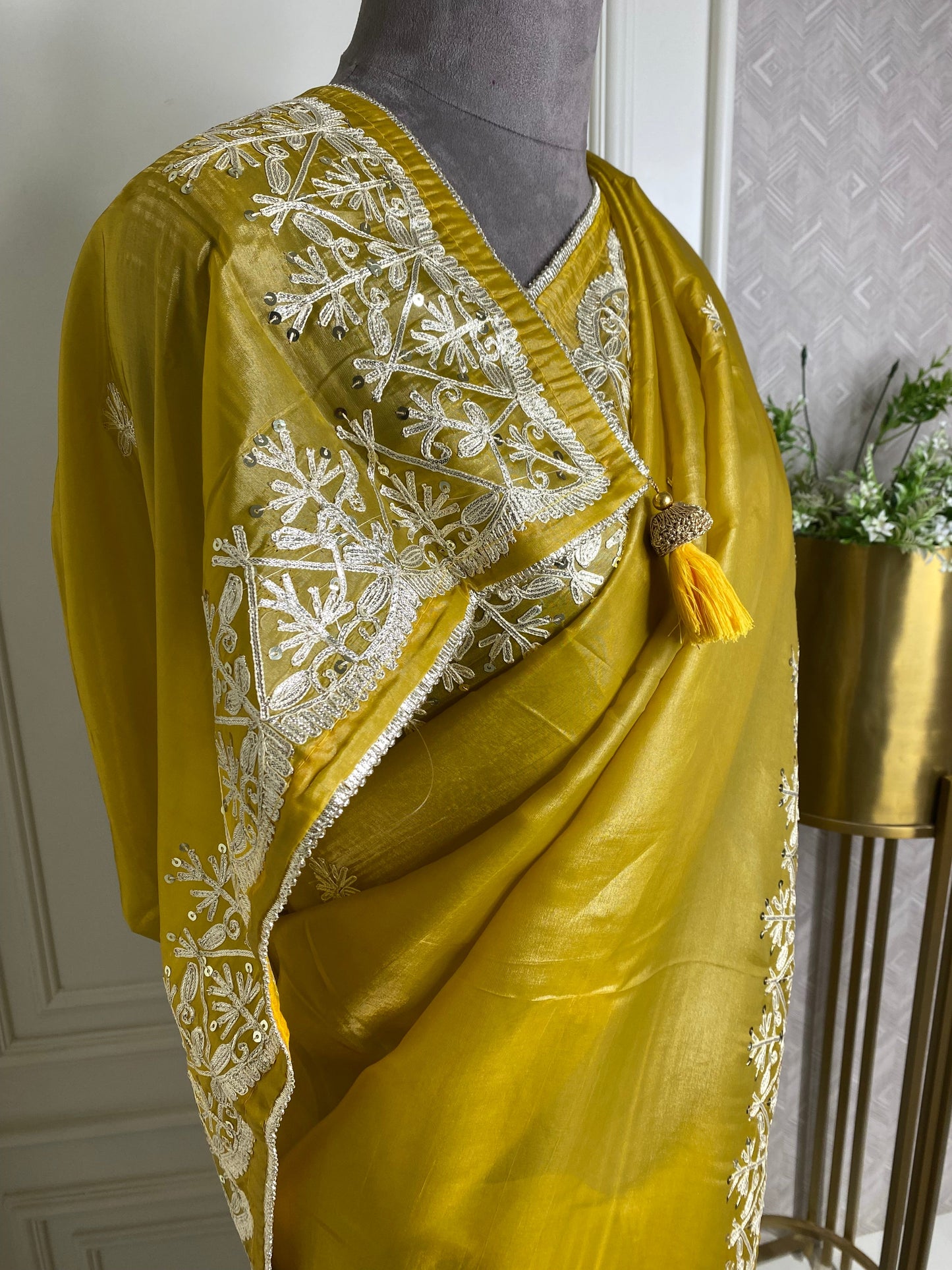 wrinkle free fabric with goat work border