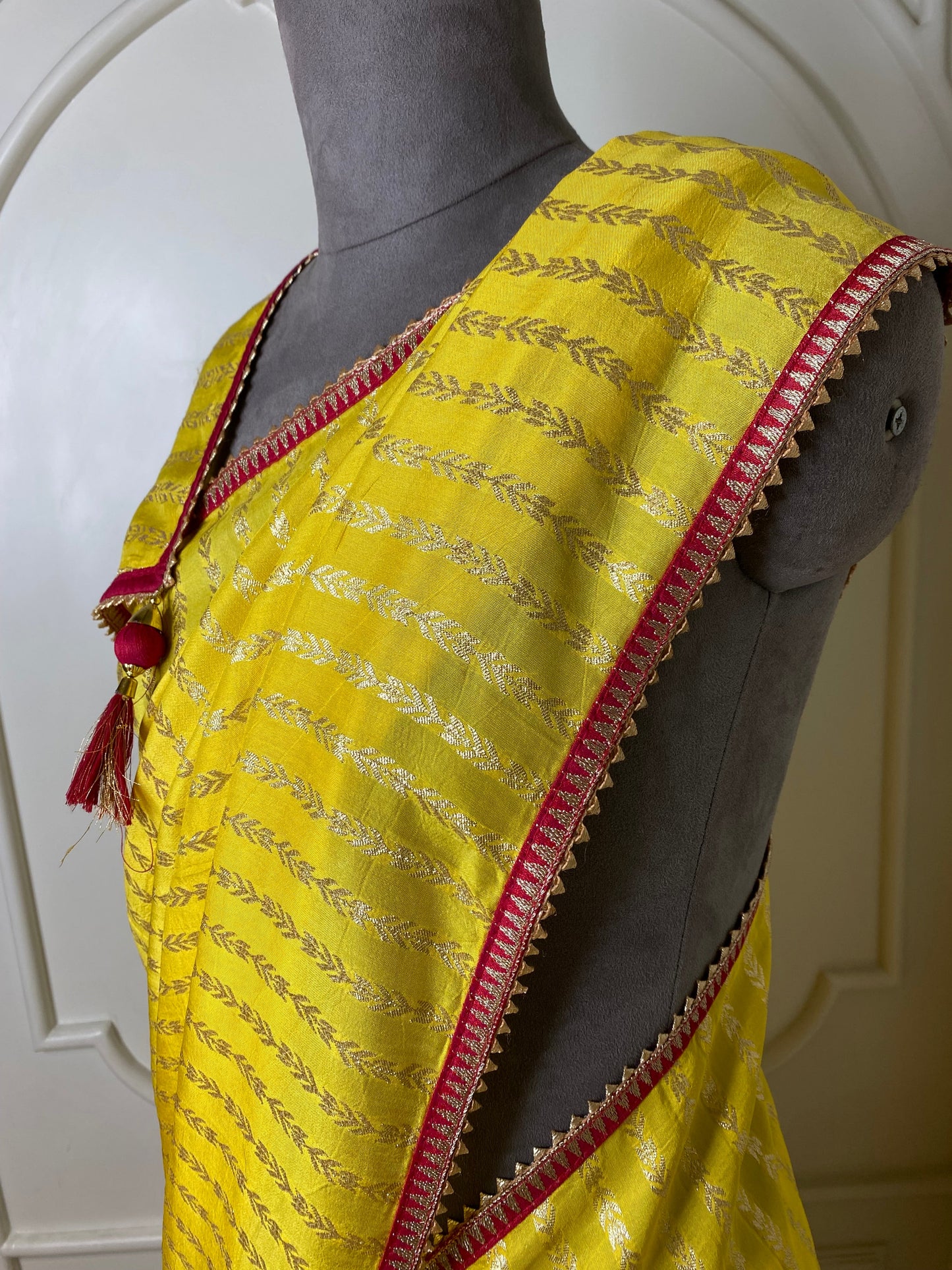 SOFT DOLA SILK SAREE WITH CONTRAST BORDER