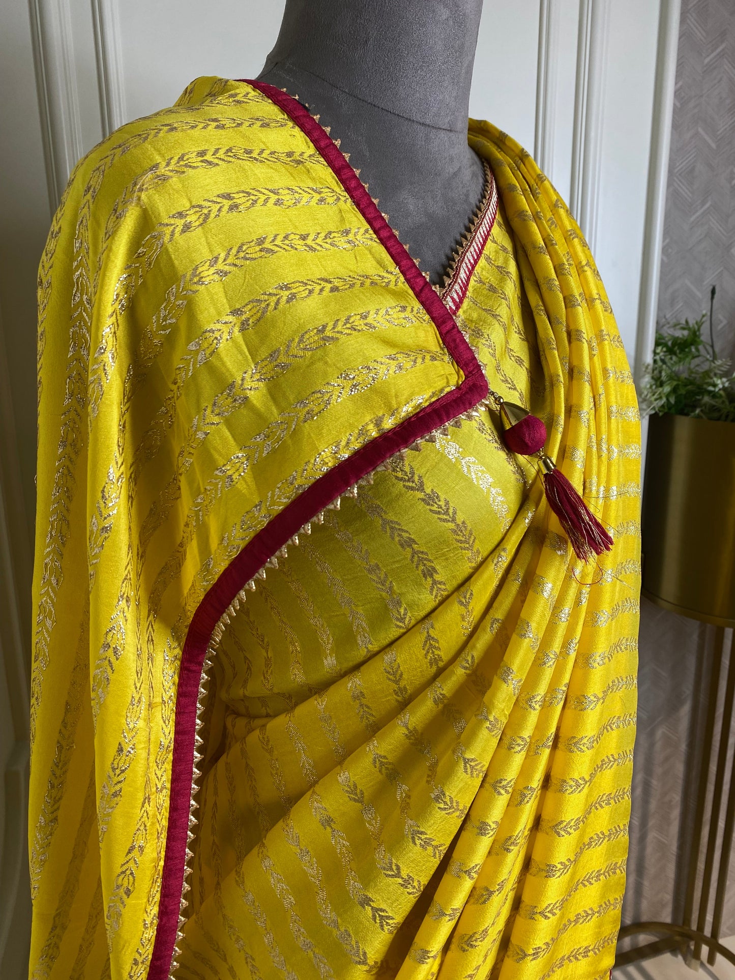 SOFT DOLA SILK SAREE WITH CONTRAST BORDER