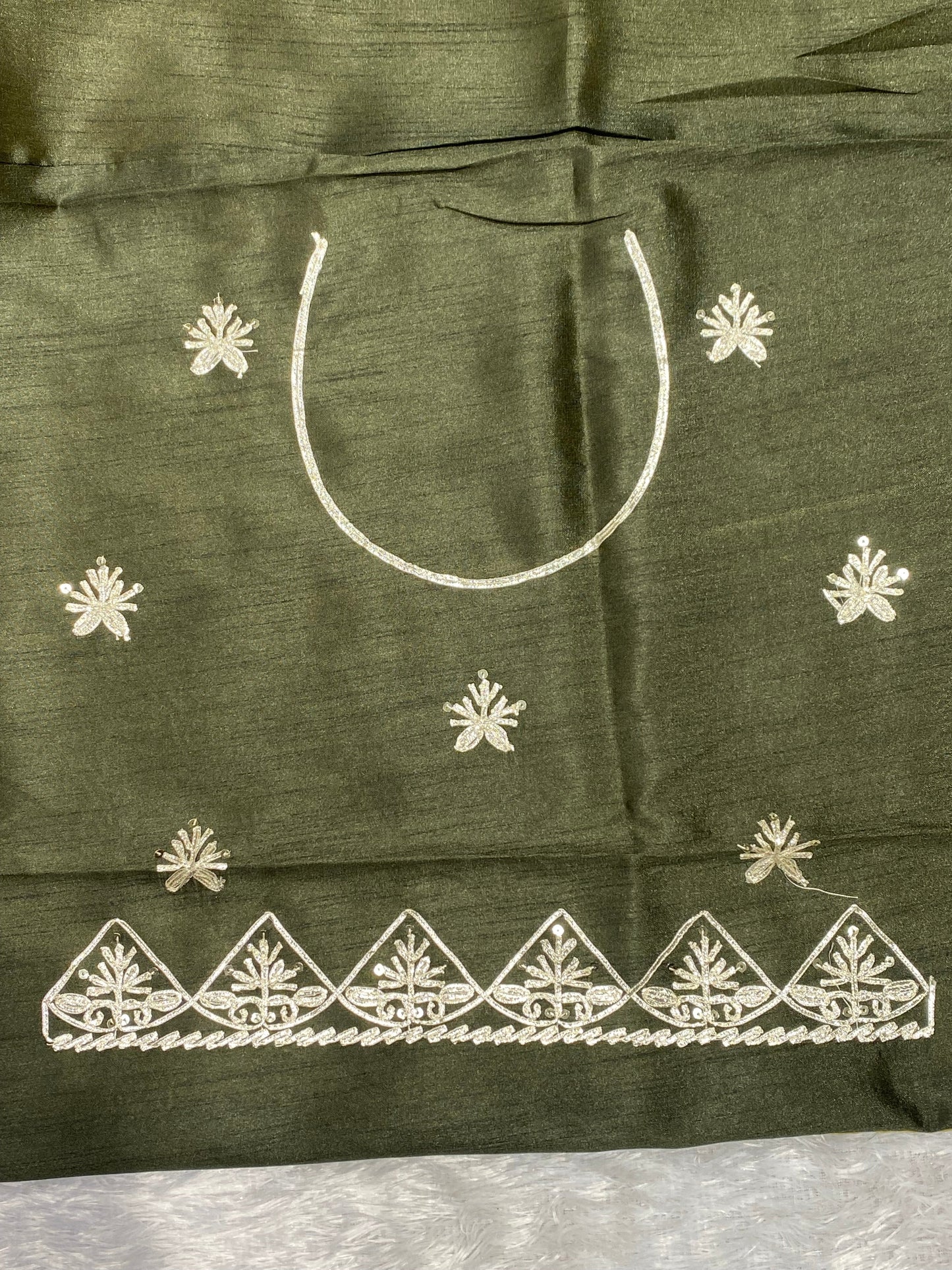 wrinkle free fabric with goat work border