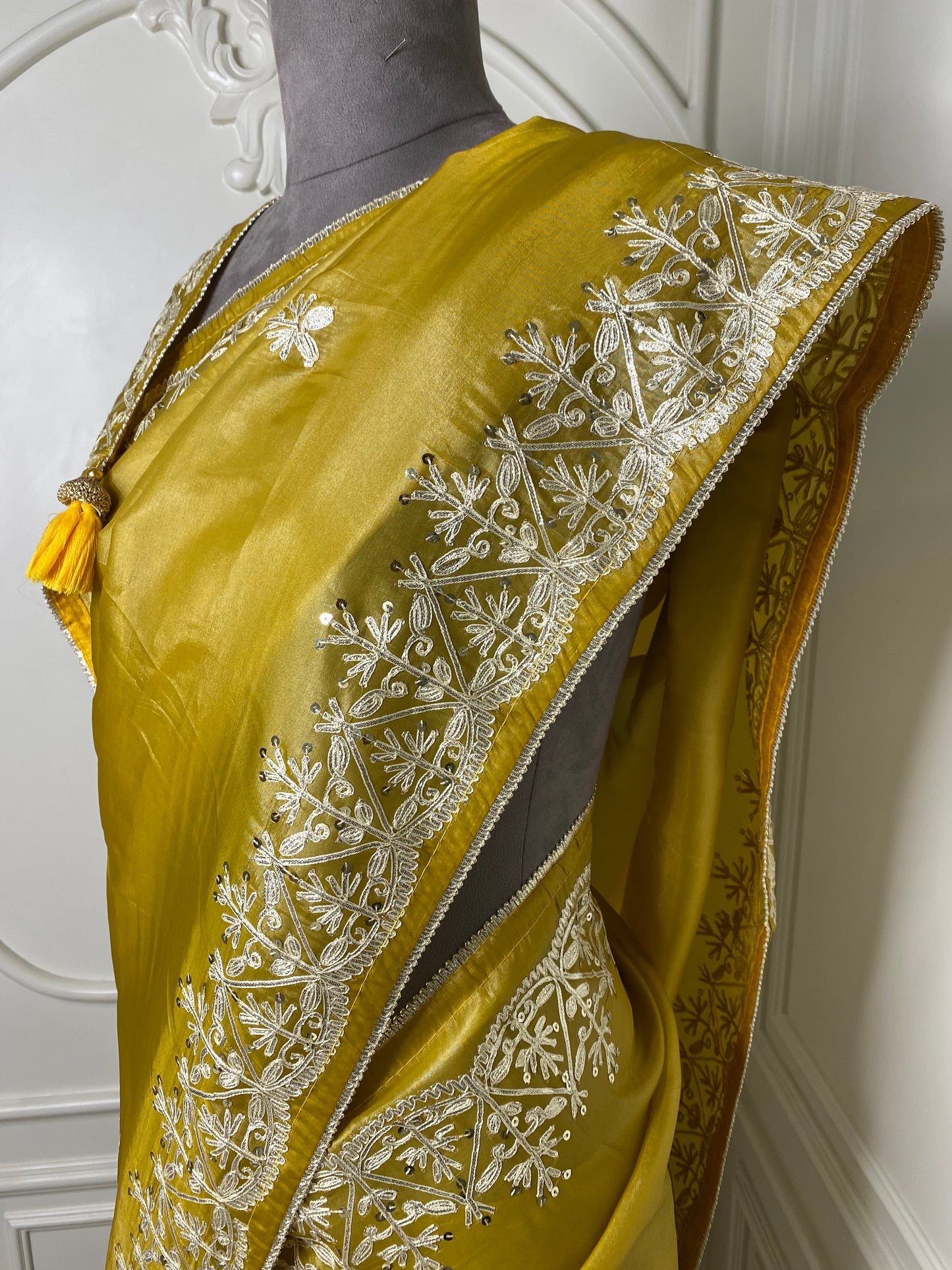 wrinkle free fabric with goat work border