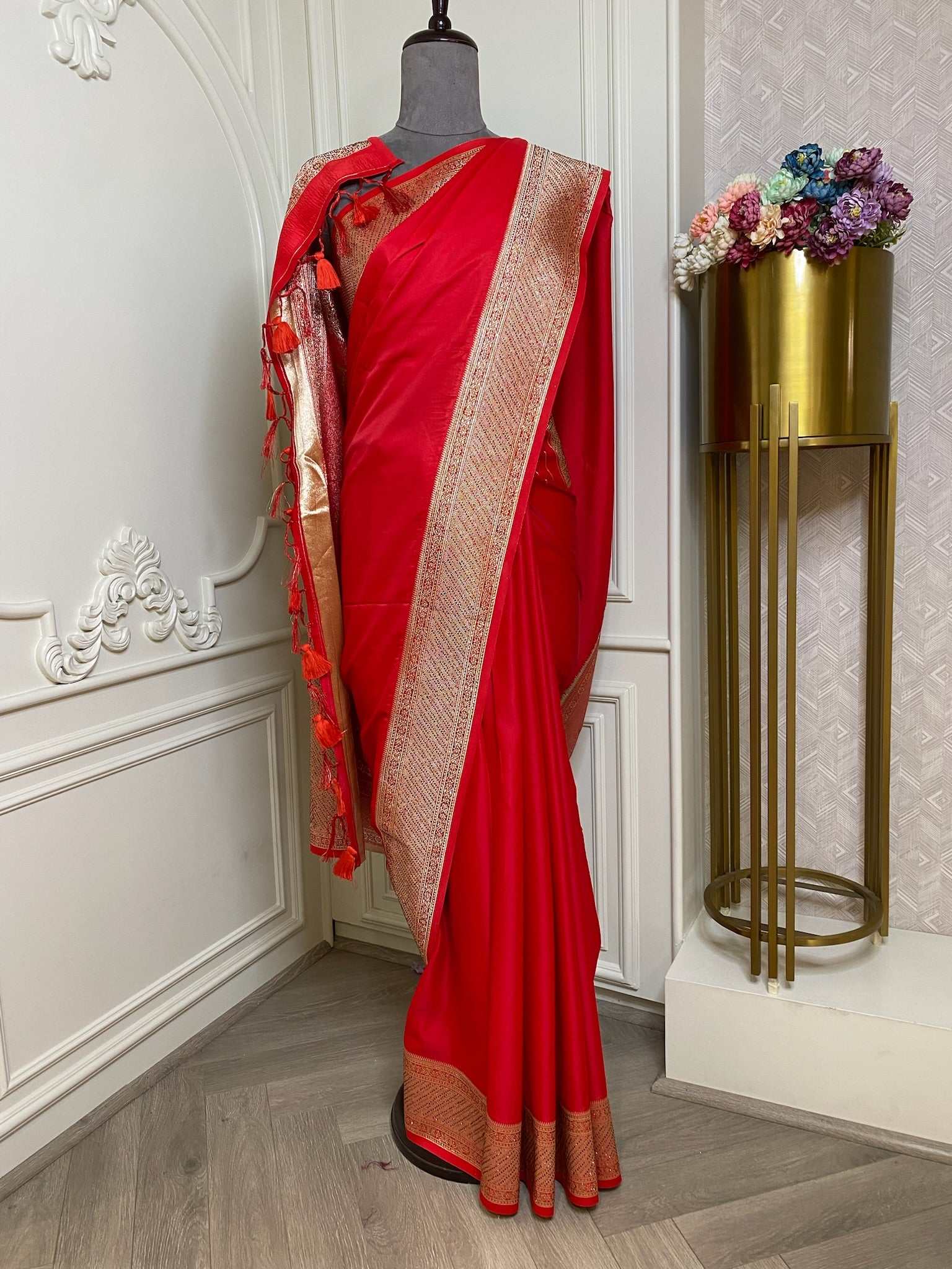 Banarsi Red plain border saree