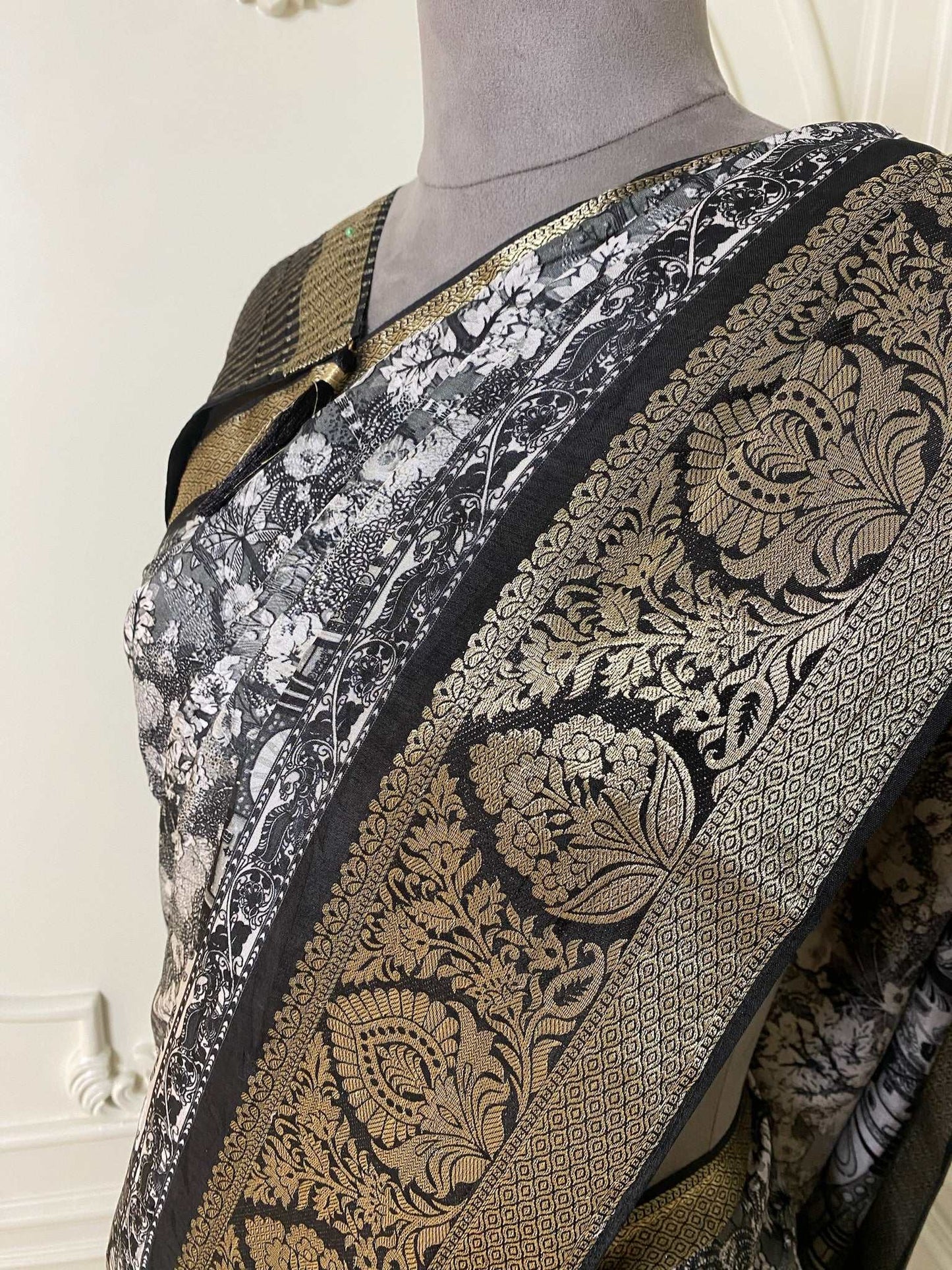 Printed Black And White Saree