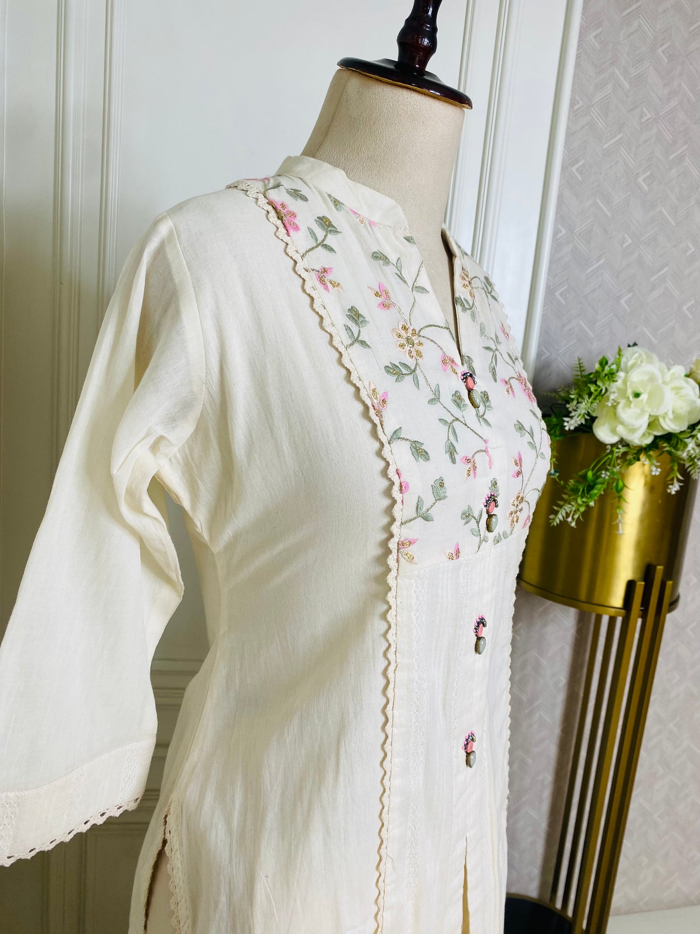 Ivory Floral Embroidered Kurta Set